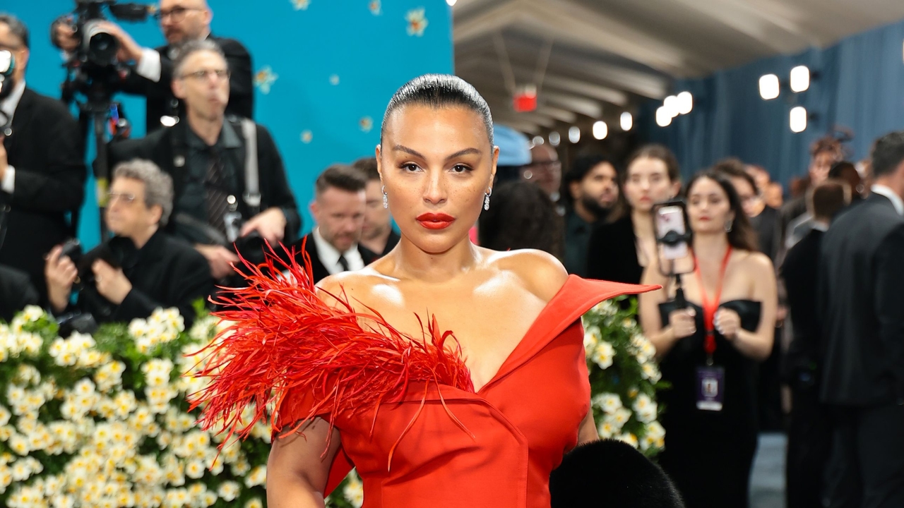 Paloma Elsesser: De stijlvolle looks van de VOGUE-coverster