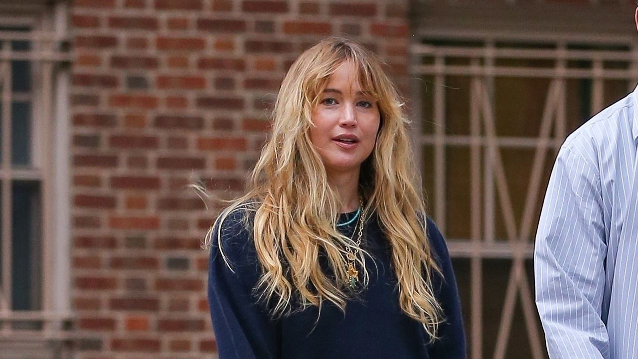 Jennifer Lawrence shows us how: That's why the Skant is the perfect trouser trend for the transitional period