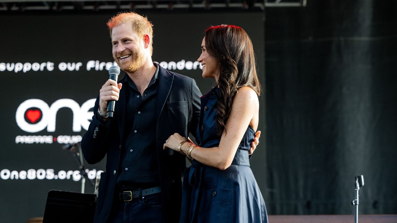 Duchess Meghan surprises with a public appearance – and this minimalist midi dress