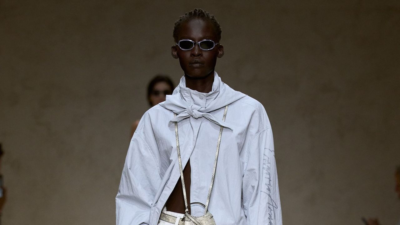 Giorgio Armani'nin son Emporio Armani koleksiyonundan üç önemli parça