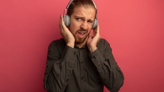 Gli scienziati hanno svelato il segreto delle persone a cui non piace la musica