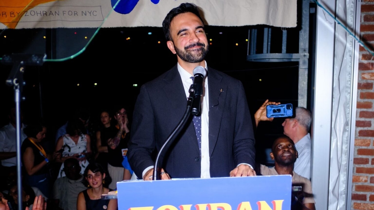 Zohran Mamdani, ein linker Muslim, ist der Favorit für die Bürgermeisterwahl in New York City.