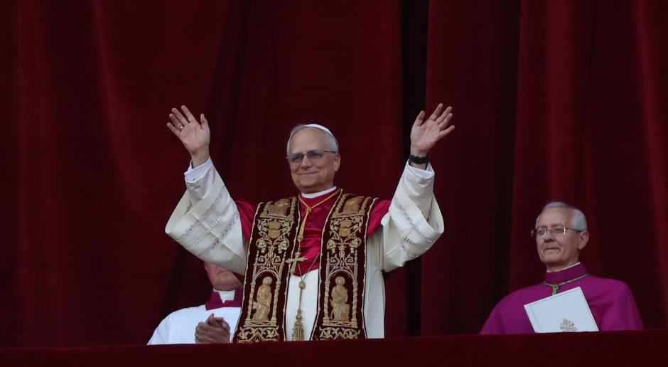 Nem Rolex, nem Casio. O misterioso "Cardinal Red" de Leo XIV desperta a imaginação dos fãs de relógios