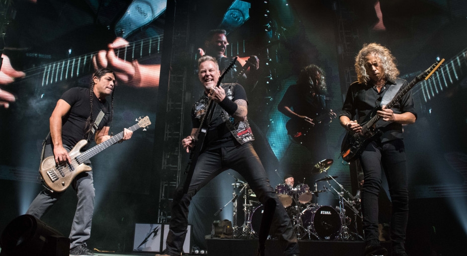 Metallica konserinde sıra dışı bir olay yaşandı. Hayranlar fiziğin sınırlarını zorladı