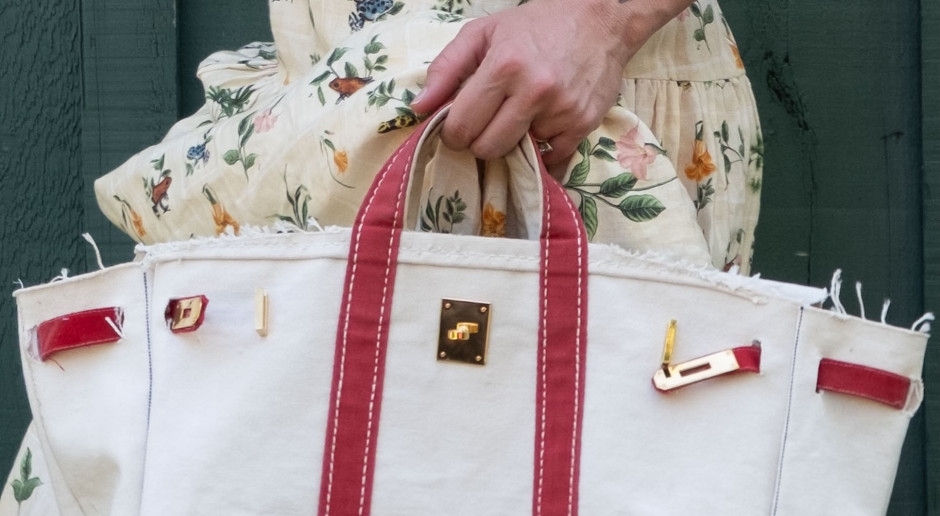 The iconic Birkin has a younger sister. The new it-bag for summer 2025 is the quintessence of "Riviera luxury"