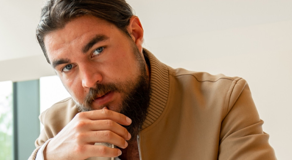 Philip Birkholz - sommelier de perfumes alemão - revela o que fazer para cheirar como um milhão de dólares