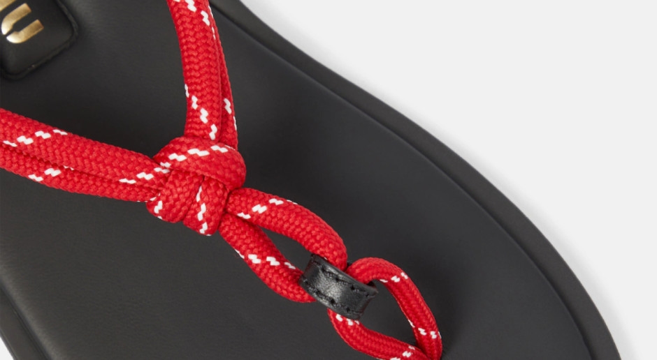 Het Italiaanse "it-merk" heeft de meest modieuze sandalen van de zomer van 2025 gecreëerd. Ze brengen slippers naar de luxesfeer