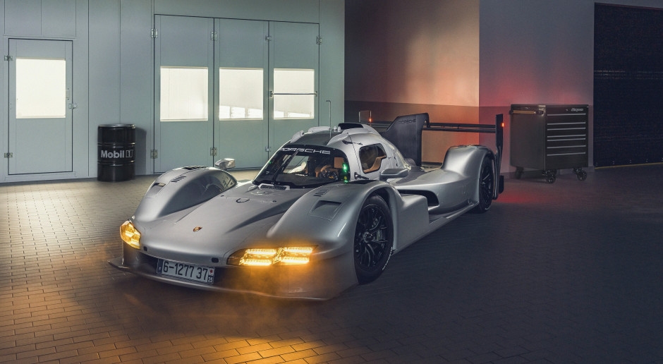 Porsche revela o 963 RSP. É uma versão de estrada do carro de corrida de Le Mans