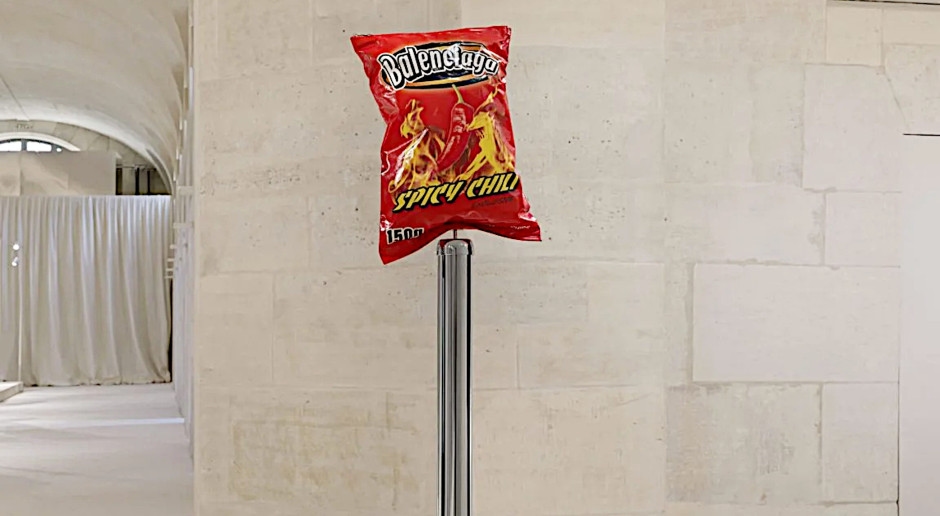 A despedida definitiva de Demna. Com esta exposição em Paris, o designer se despede da Balenciaga
