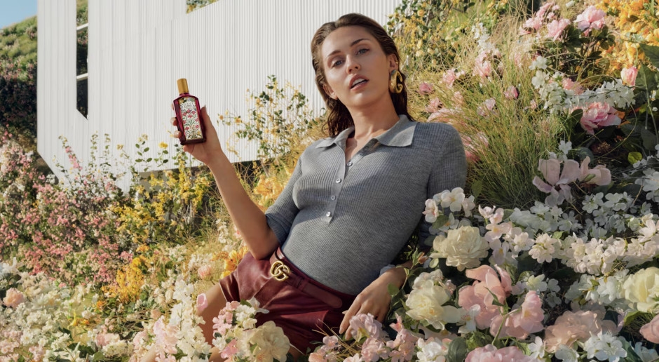 Este novo perfume da Gucci é perfeito para encontros de verão. O rosto da campanha é a deslumbrante Miley Cyrus.