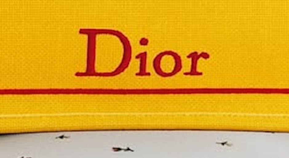 Dior возрождает культовую сумку. Она станет лейтмотивом всей коллекции Джонатана Андерсона
