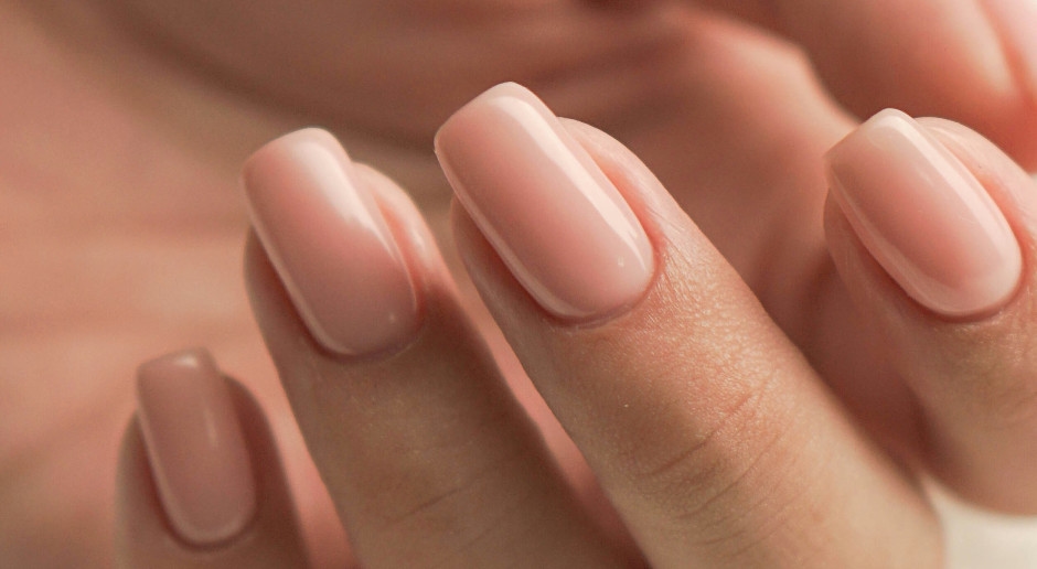 "Stewardess Nails" her mevsim için şık bir manikür. Minimalistler için mükemmel.