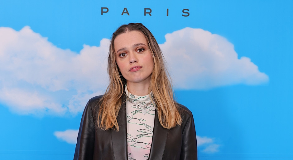 De Hollywoodglimlach raakt steeds meer tot het verleden. Dit is de nieuwe trend onder Generatie Z-sterren.