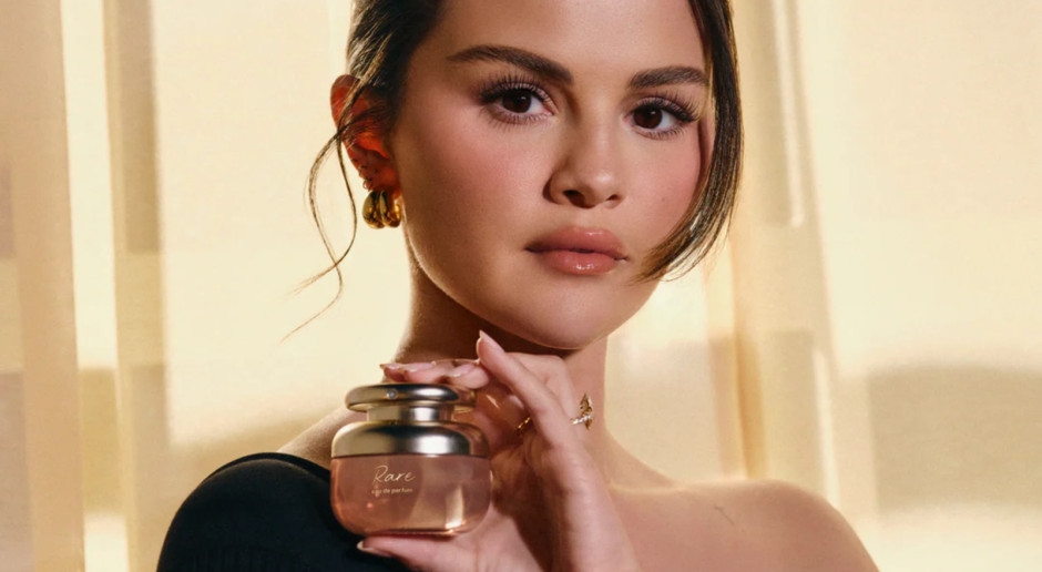 Selena Gomez is going strong. Her first perfume became a hit even before its release.
