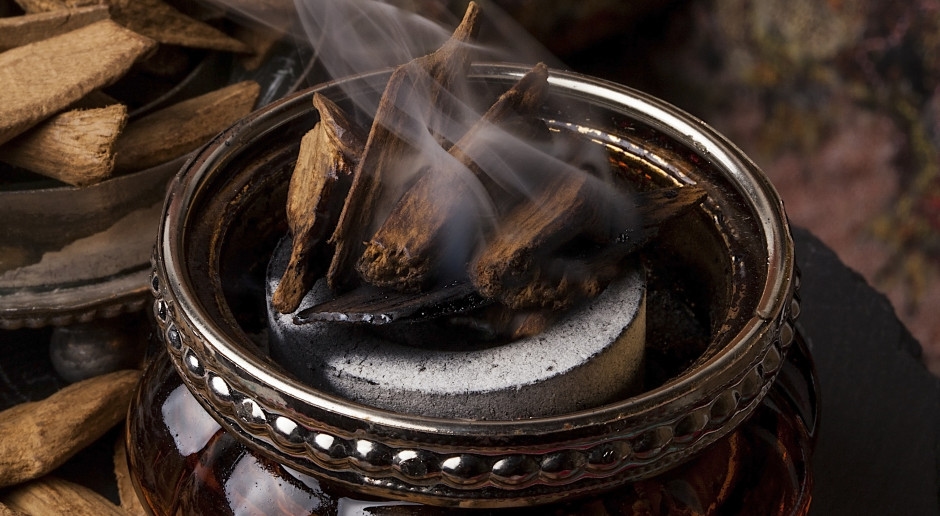 Oud – one of the most luxurious scents in the world of perfume. Discover the greatest secret of the sensual Orient.