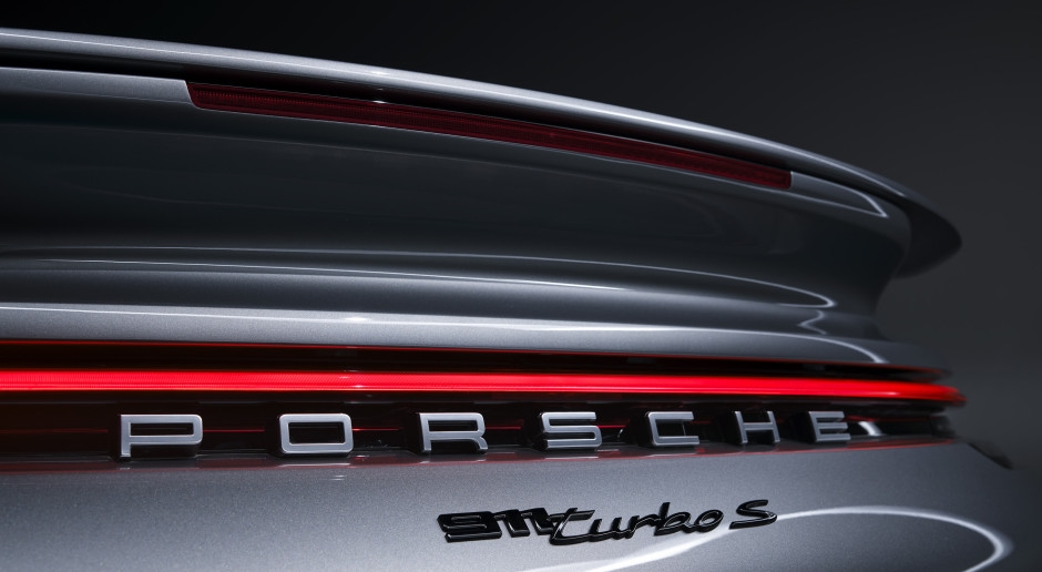 Porsche 911 Turbo S bu yıl piyasaya sürülecek. Elektrikli bir güç artışına sahip olacak.