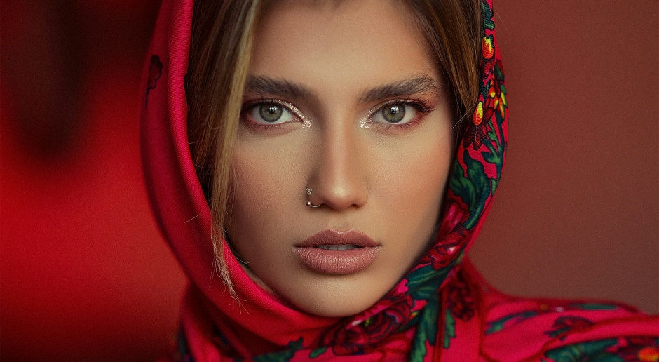 What's Ruling Makeup in Fall 2025? Say Goodbye to Pastels, Neons, and Glitter