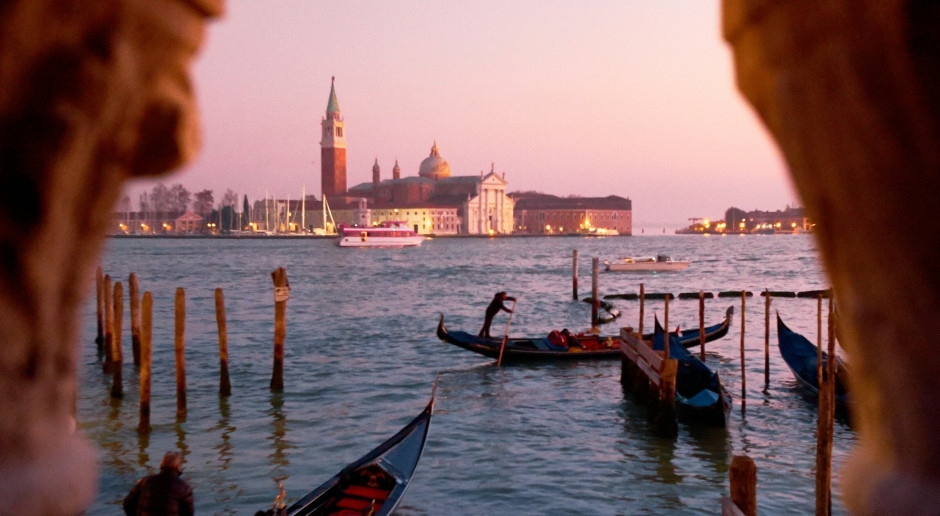Uma cidade italiana está enfrentando dificuldades com os turistas. Estão reintroduzindo oficialmente as taxas de entrada para turistas.