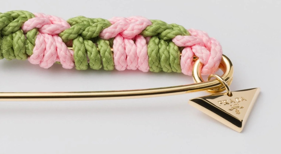 Prada продаёт английскую булавку почти за 3500 злотых. Мы сделали похожую менее чем за 5 злотых.