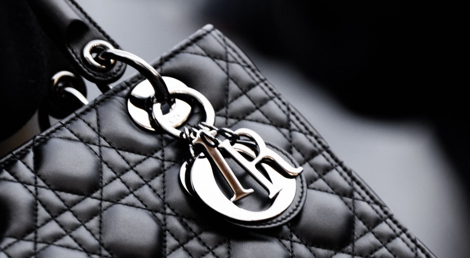 Lady Dior « Crystalline ». Voici une nouvelle version artistique du sac iconique.