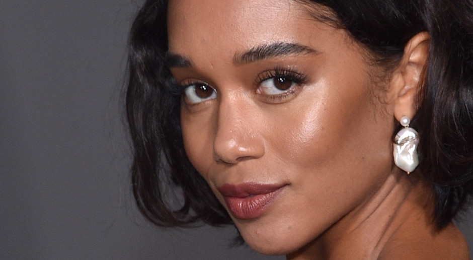 Jesienią 2025 poproś stylistę o Soft Box Boba. To kwintesencja dziewczęcego uroku