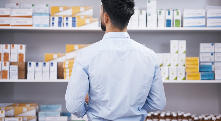 Zdumiewająca sytuacja w aptece. Dorosły syn odciął farmaceutę od pracy