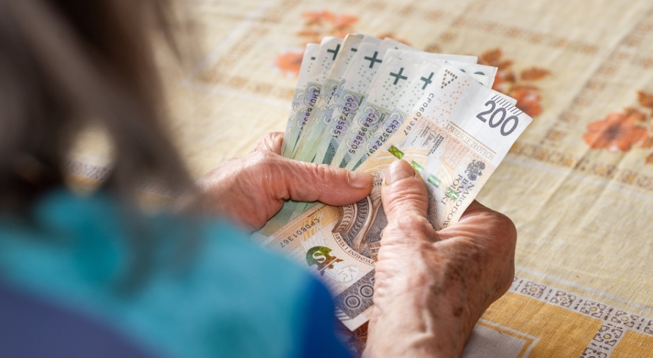 Ongeveer 300 PLN per maand. De nieuwe uitkering wordt op 1 juli uitgekeerd.