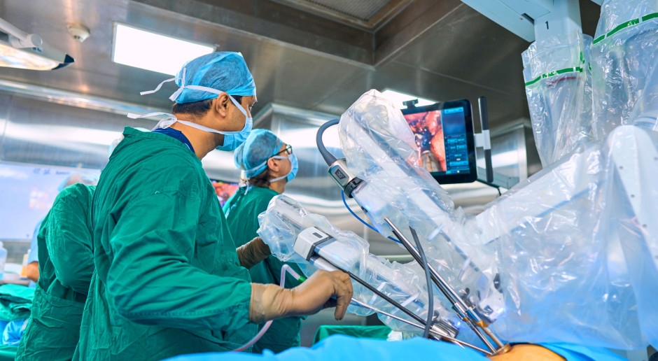 Robotchirurgie of radiotherapie? Niemand heeft ooit beide methoden bij deze patiënten vergeleken.