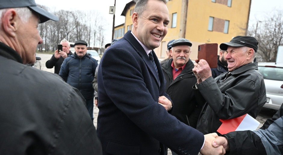 Tusk en Nawrocki: Pensioenindexering op basis van percentage versus bedrag. Berekeningen