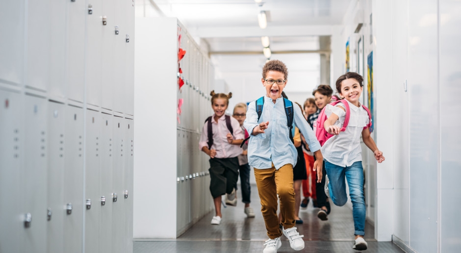 Vanaf 1 januari is het op alle scholen verplicht: maandverbanden in toiletten zijn gratis beschikbaar voor elke Tsjechische leerling