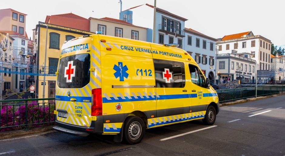 Quatorze pessoas morreram devido ao caos nos serviços médicos de emergência. O que está acontecendo no país da UE?