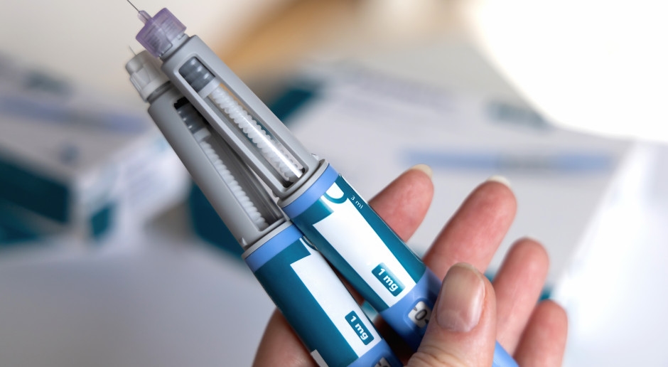 GIF alerta: avalanche de medicamentos falsificados na internet