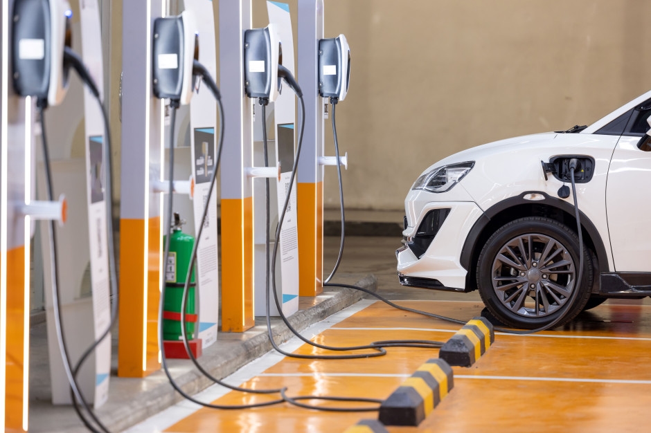 Le auto elettriche stanno diventando sempre più popolari in Polonia. Un altro record è stato stabilito.