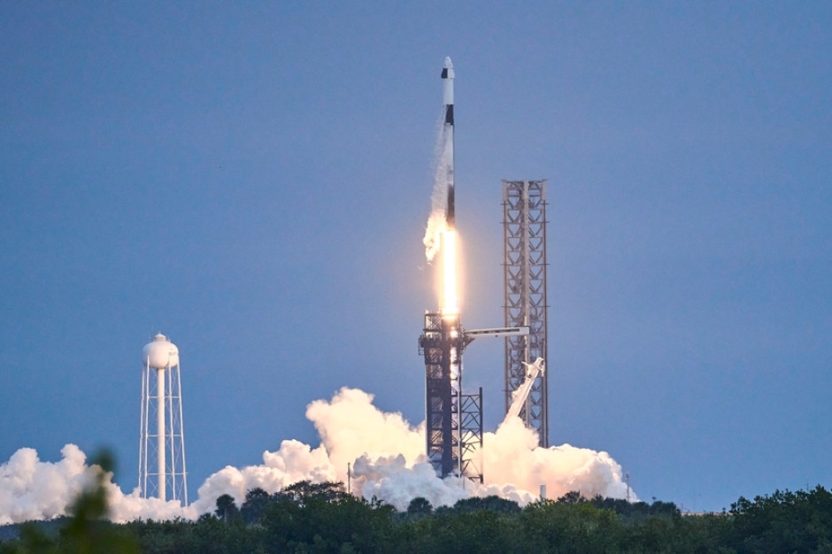SpaceX wants to buy telecommunications frequencies for $17 billion