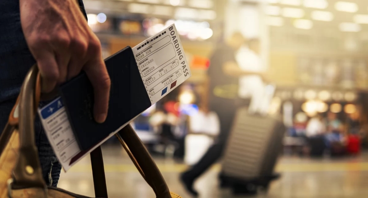 Safe Carrying of Medications on a Plane: Why Should They Be in Your Hand Luggage?
