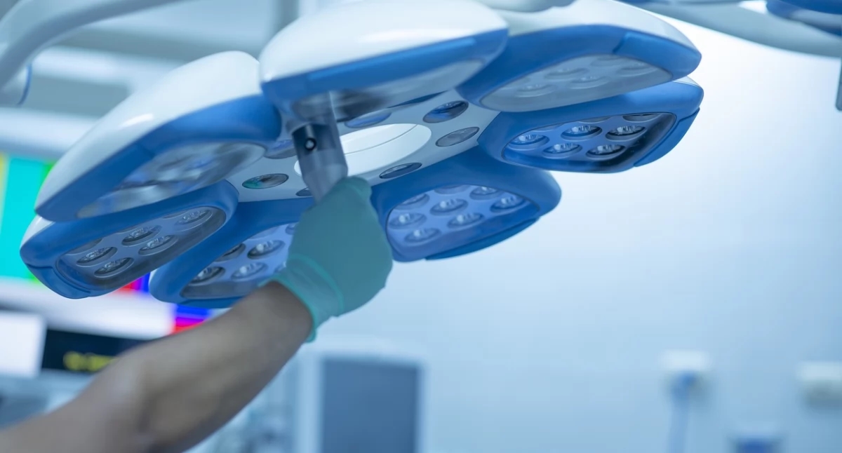 Robotic precision in Gdynia. Doctors removed a tumor from a hard-to-reach place