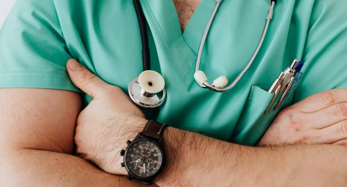 Loonsverhogingen in de gezondheidszorg 2025: managers doen een beroep op de premier voor dringende financiële steun