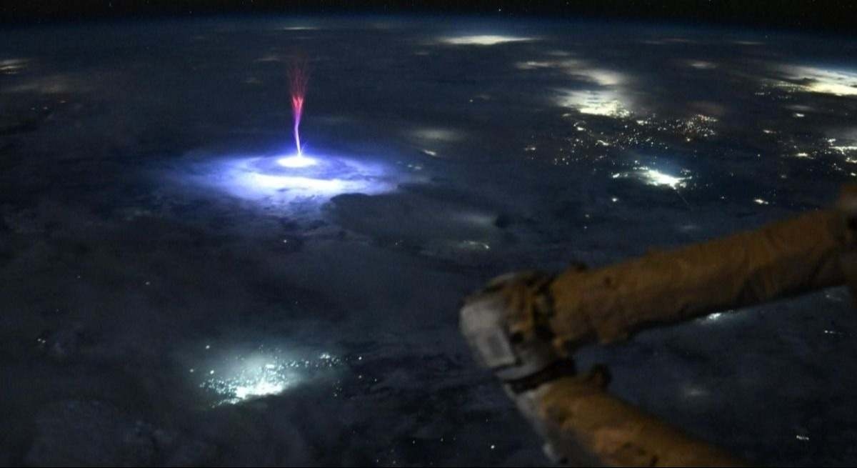 Un astronaute de la NASA découvre un « sprite » atmosphérique spectaculaire capturé depuis l'orbite