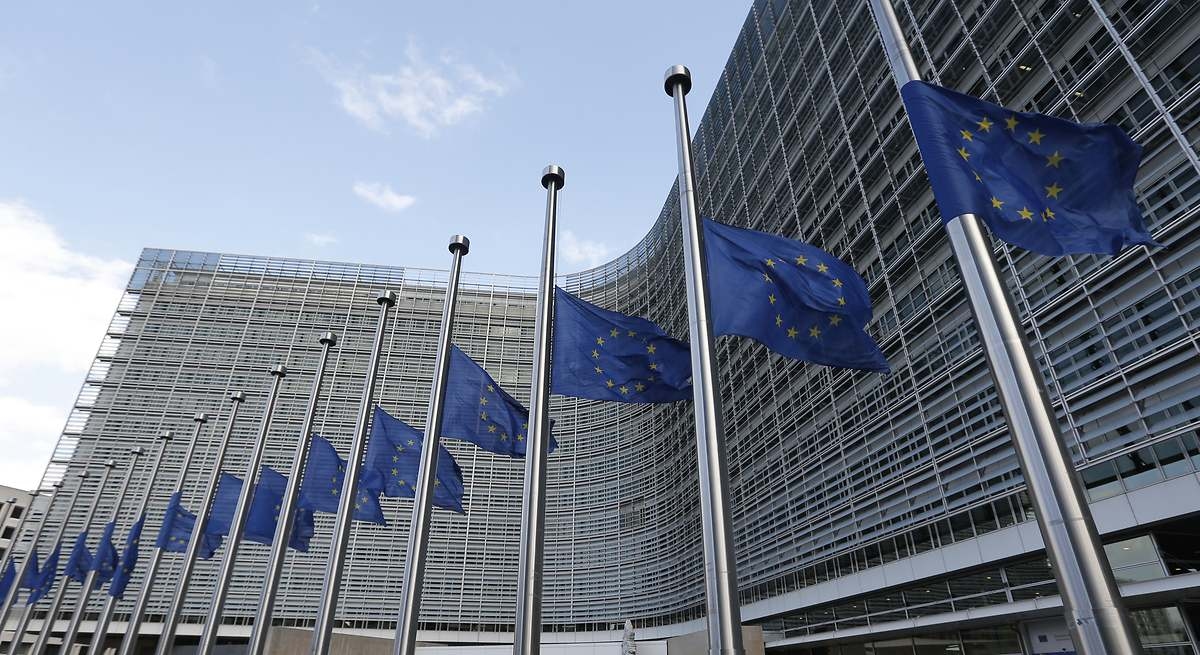 Bruxelles minaccia TikTok di multarla per aver violato le normative europee sulla pubblicità.