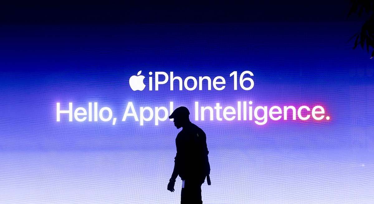 La IA amenaza a la manzana del futuro: Apple avisa de la obsolescencia del iPhone en diez años