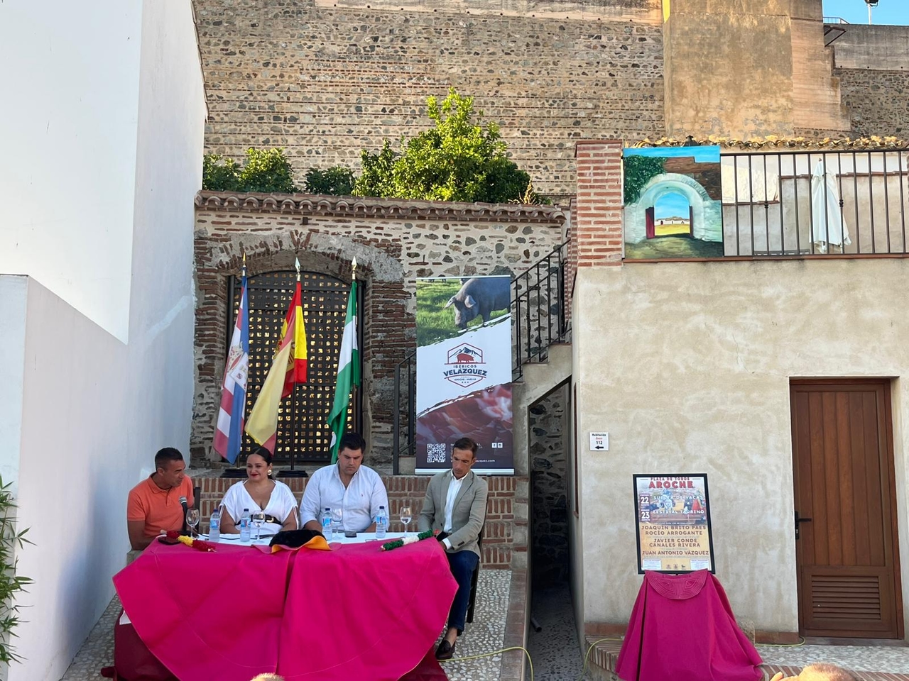 Die Feierlichkeiten der Aroche-Augustmesse wurden präsentiert: portugiesische Stierkämpfe, Kuhfreilassungen und ein Stierkampffestival.