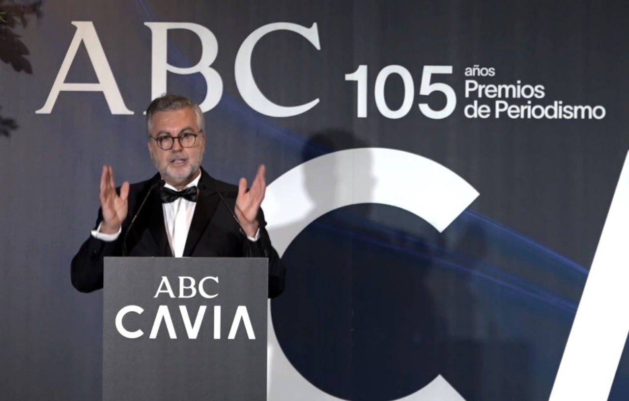 Carlos Alsina, vencedor do Prêmio Luca de Tena: "Troquei a mídia impressa pelo rádio e não parei de escrever desde então."
