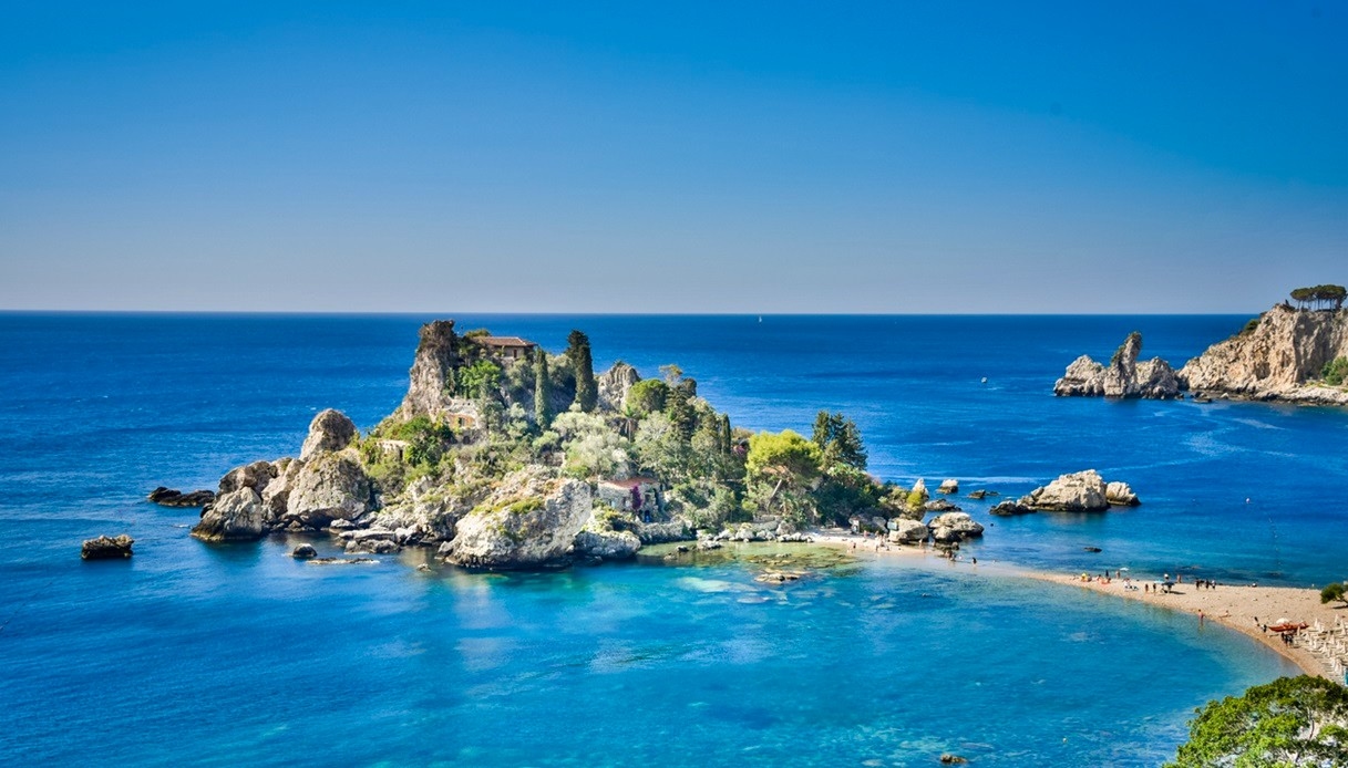 How to get to Isola Bella in Taormina, the “Pearl of the Mediterranean”