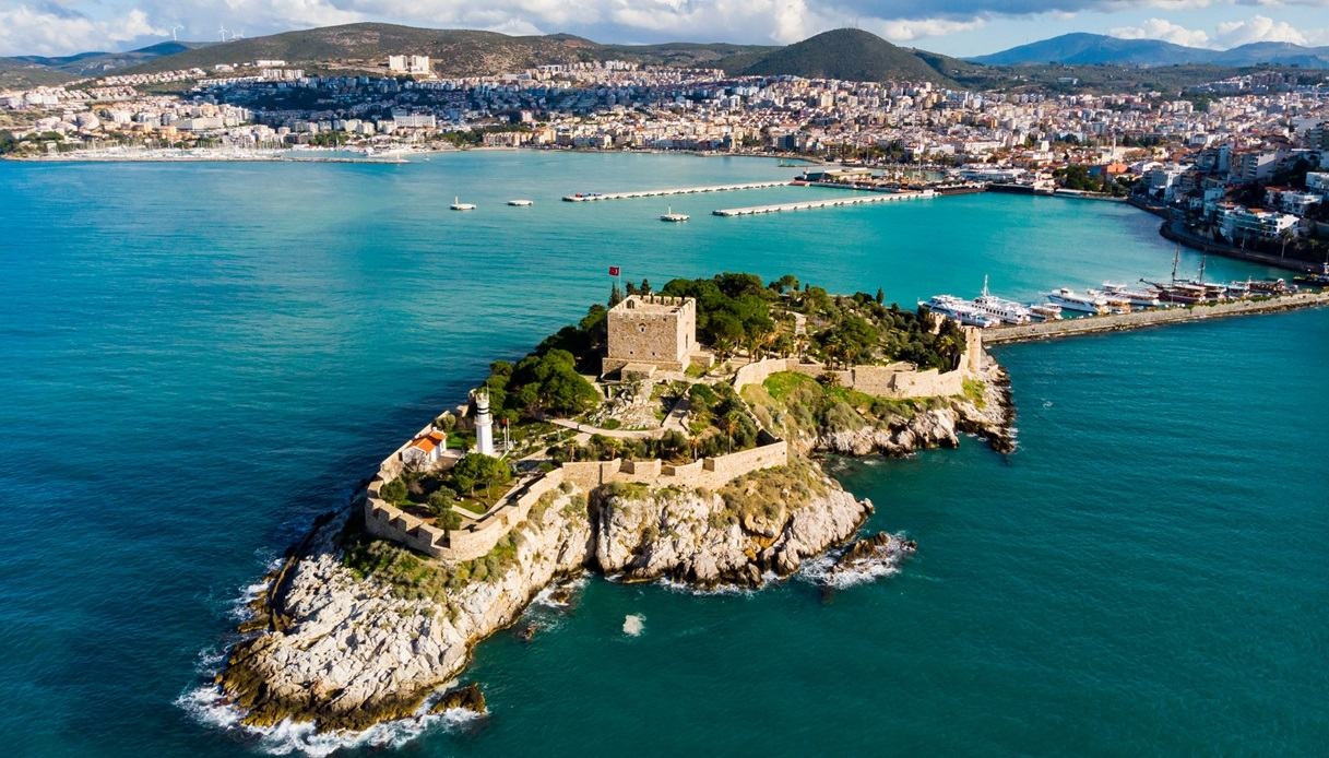 Kusadasi is the Turkish city to discover between heavenly beaches and memories of other times