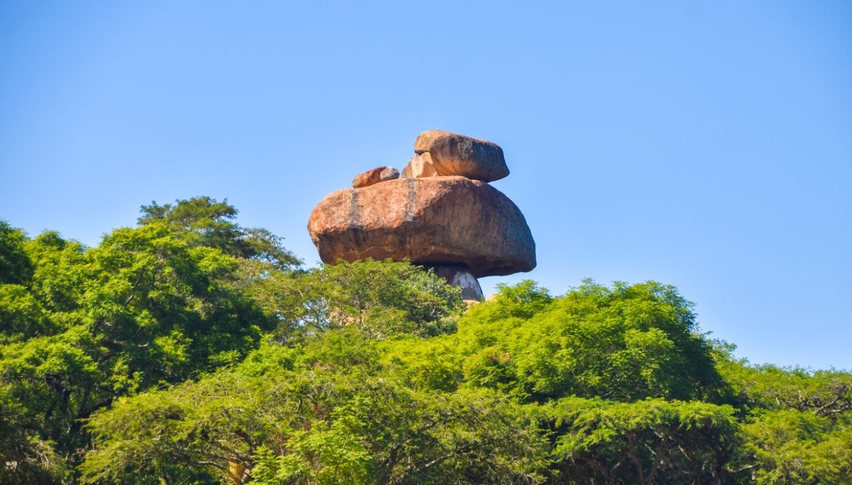 Balancerende rotsen van Zimbabwe, enorme rotsen die de zwaartekracht tarten