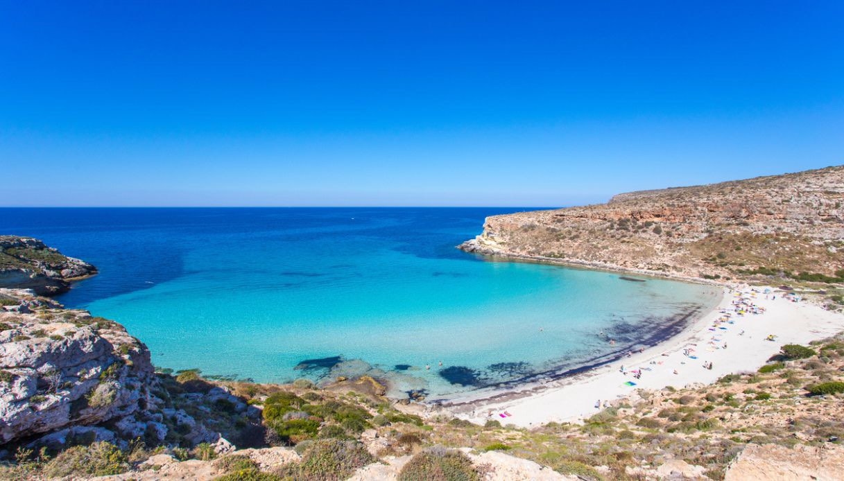 Die Insel Lampedusa, ein Leuchtturm im Mittelmeer mit wunderschönen Stränden und einer langen Geschichte