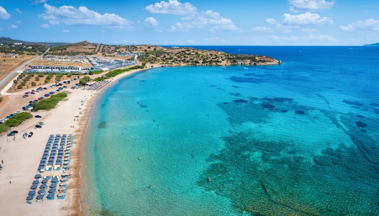 15 stranden aan de kust van Athene: een goedkoper en minder druk alternatief voor de Griekse eilanden