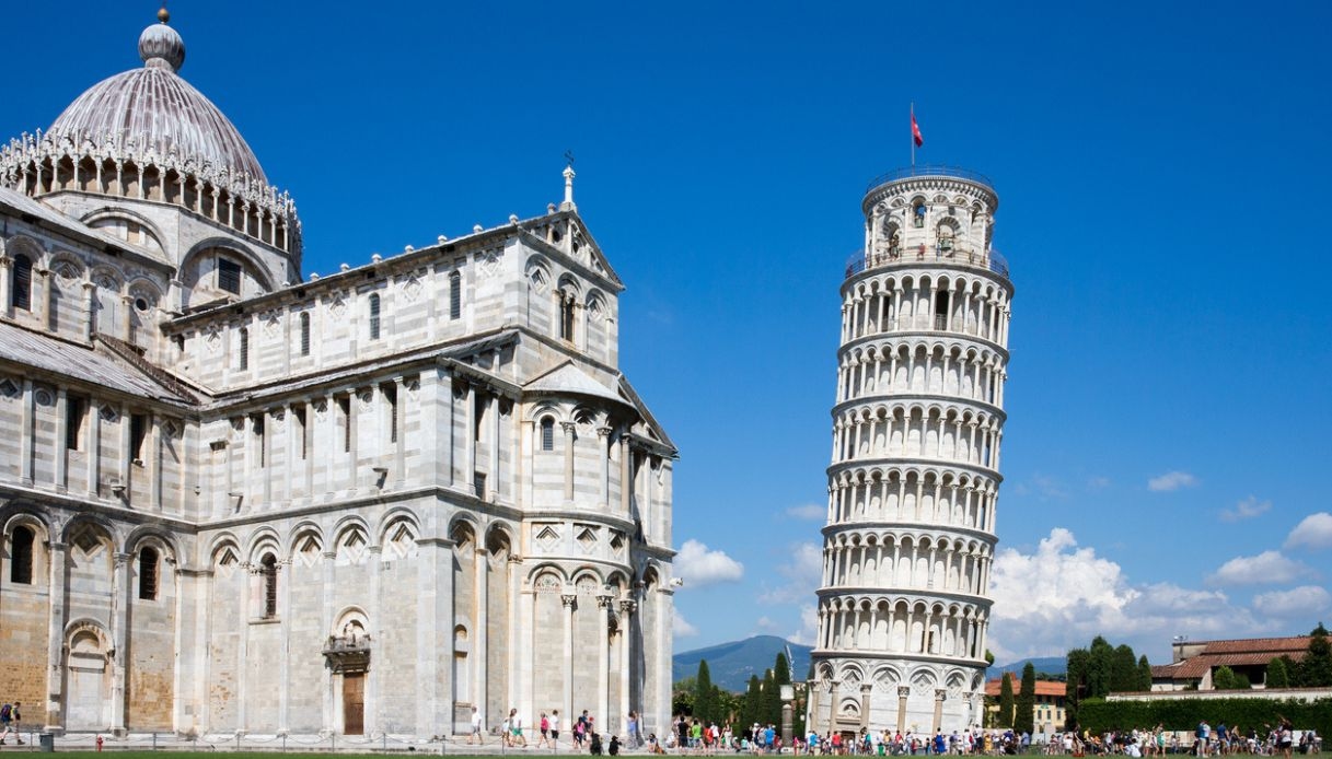 Pisa en zijn scheve toren: een Italiaanse legende die de zwaartekracht tart
