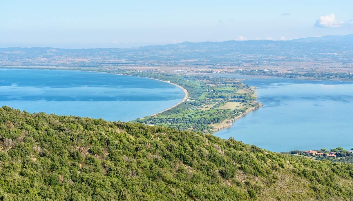 Giannella Beach: Wo das Meer die Lagune umarmt und Träume mit Gold gefärbt sind