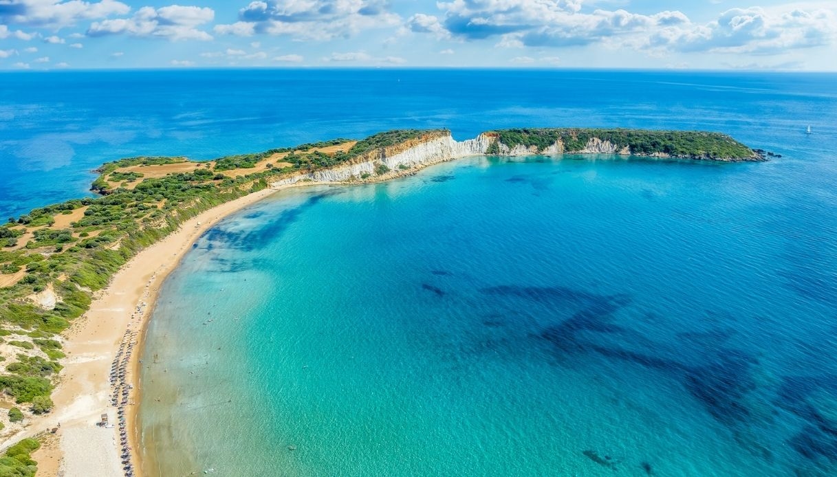 Praia de Gerakas, santuário de tartarugas de Zakynthos que encanta os amantes da natureza.